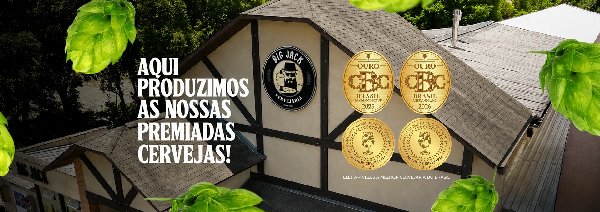 Banner com o texto Aqui Produzimos As Nossas Cervejas Premiadas e uma imagem superior da fachada da Cervejaria Big Jack, junto a umas medalhas de premiação.